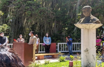 Amb. Abhishek Singh paid floral tribute to Mahatma Gandhi at the Gandhi Square  in Merida. As part of Azadi Ka Amrit Mahotsav, Amb. Singh spoke on the relevance of Gandhian values and philosophy & interacted with faculty of University of Los Andes